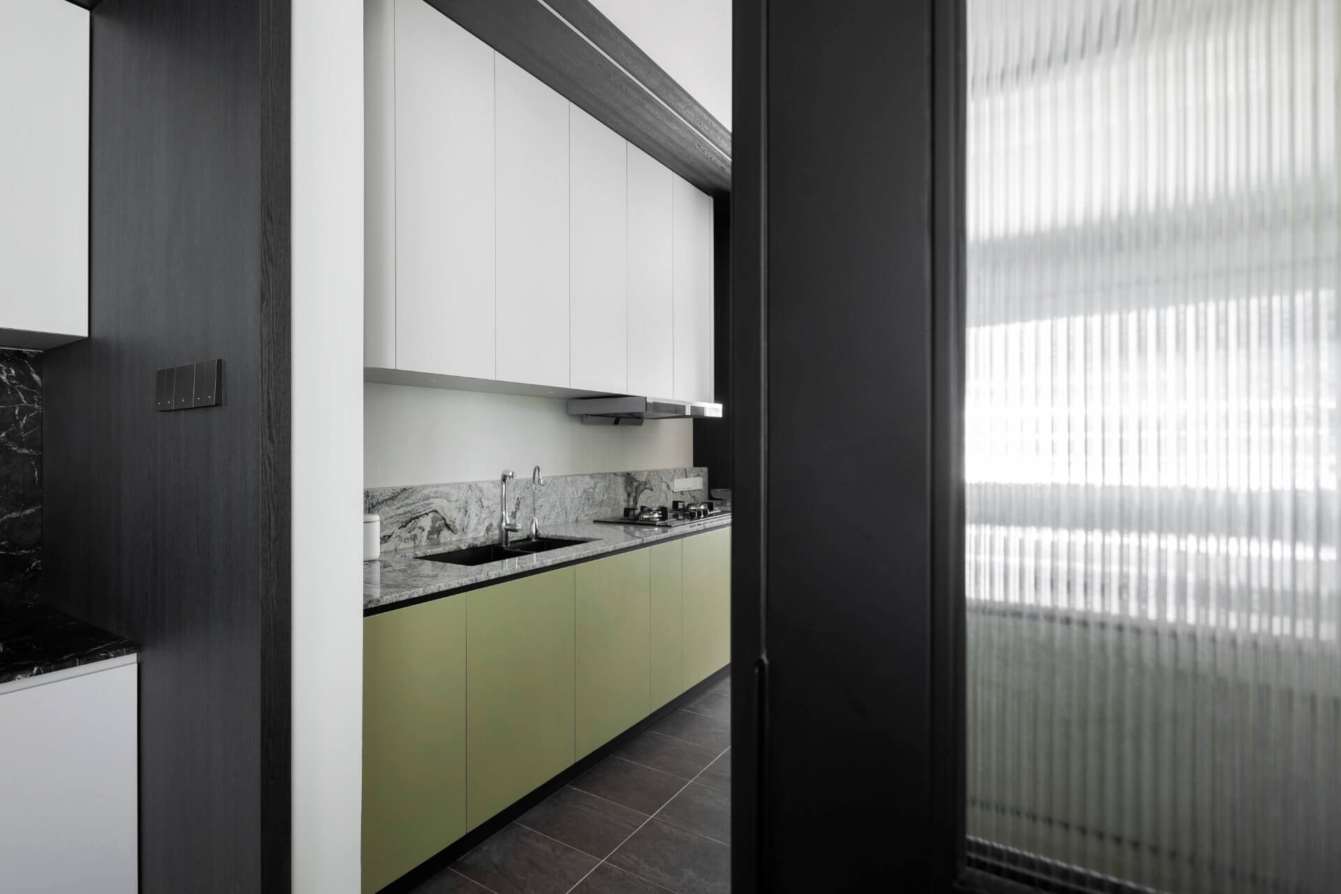 Moody Contemporary 10