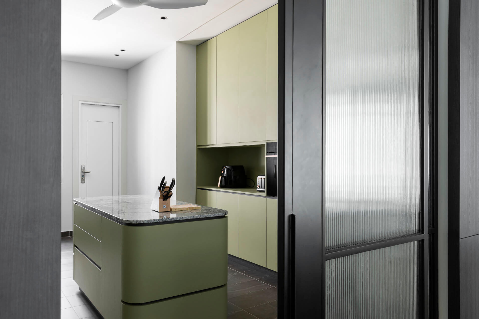 Moody Contemporary 12