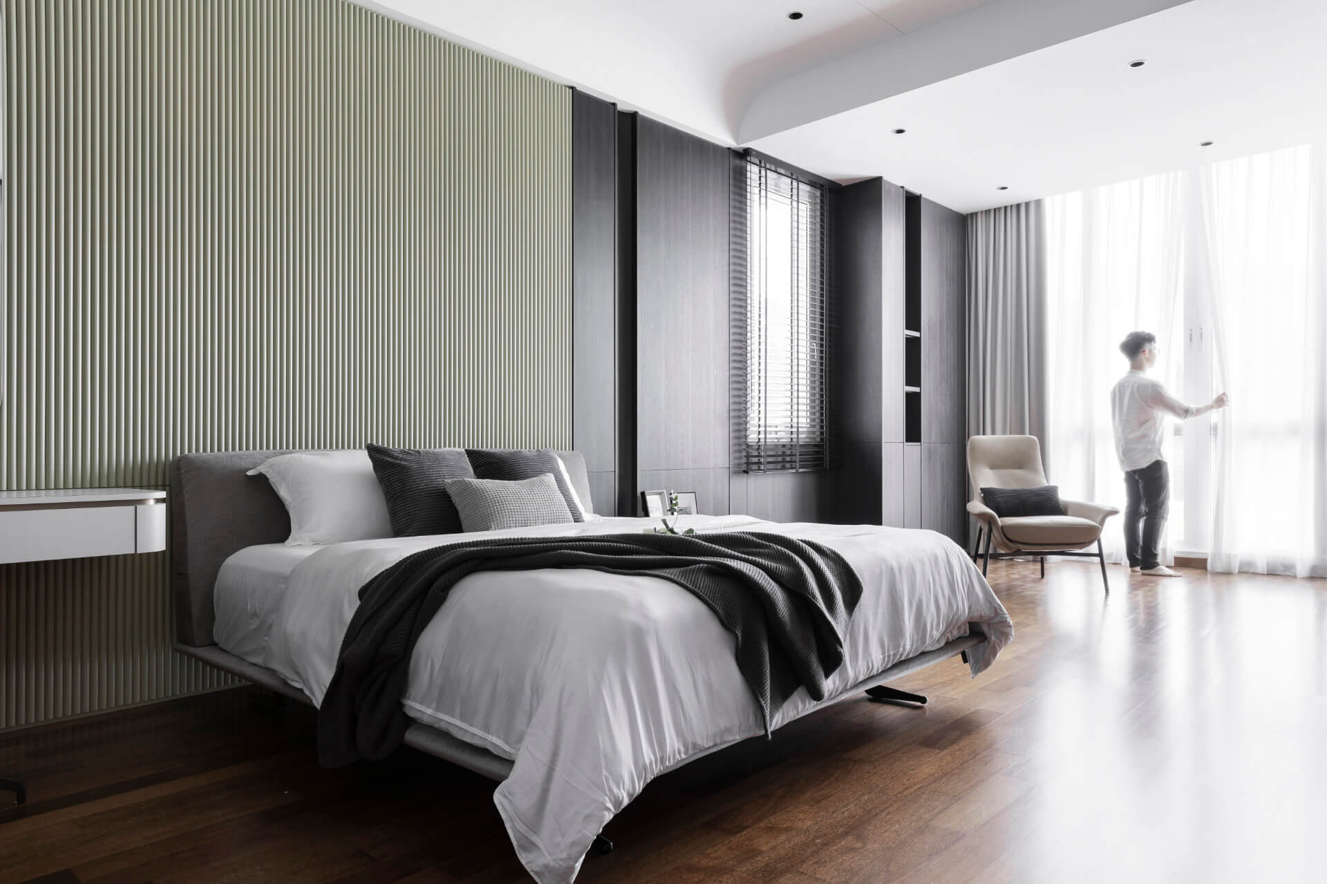 Moody Contemporary 15