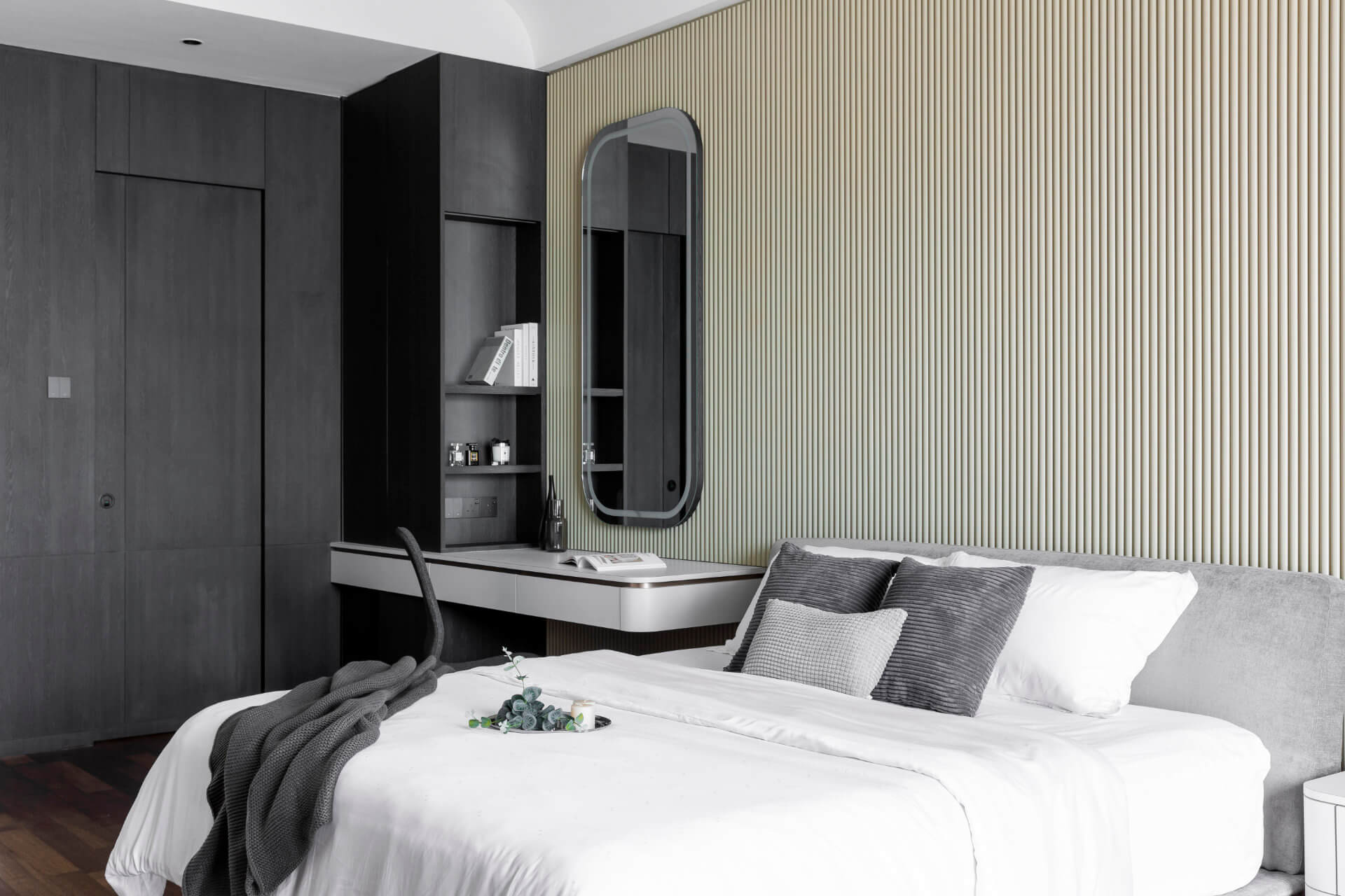 Moody Contemporary 16