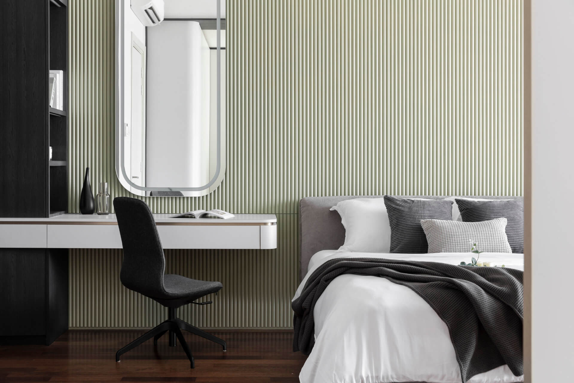 Moody Contemporary 18