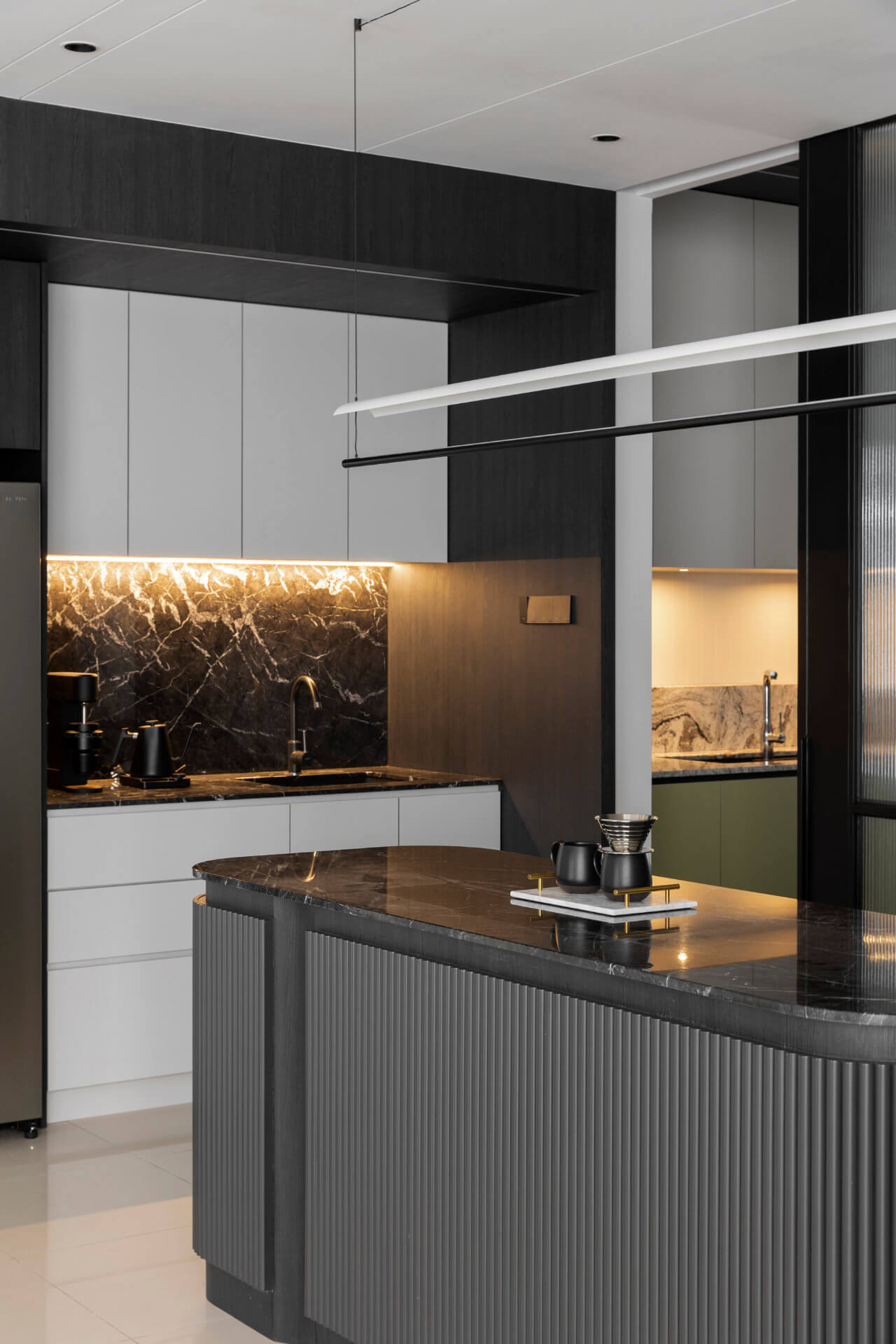 Moody Contemporary 7